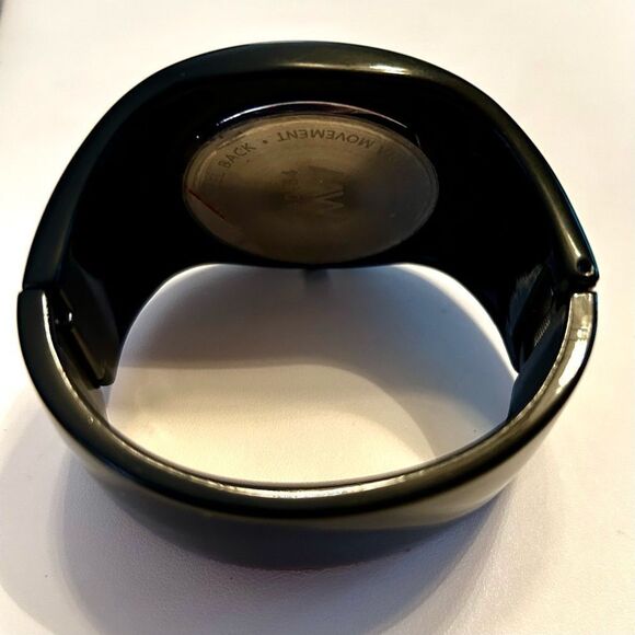 Black Quartz Wearable MW Bracelet Watch - Picture 3 of 6